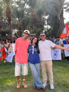 בתמונה: יהונתן שתיוי ויניב ויצמן. אירוע תנועות הנוער בראשון לציון. צילום: teenk